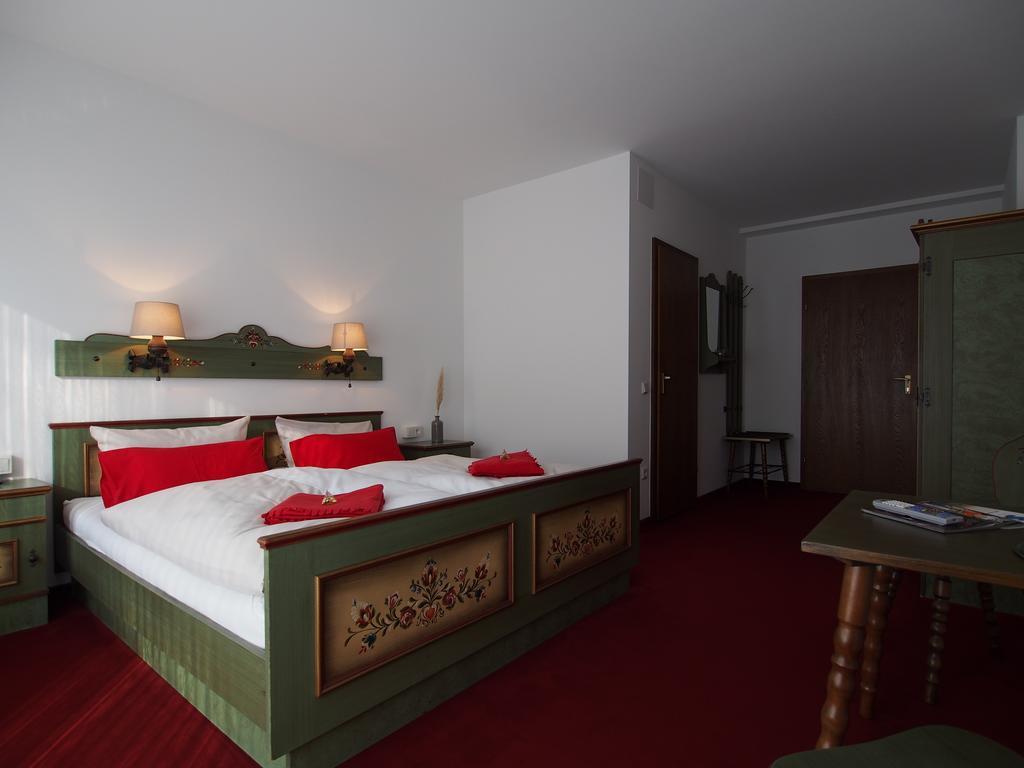 Hotel Restaurant Margaretenhof Überherrn Exteriör bild