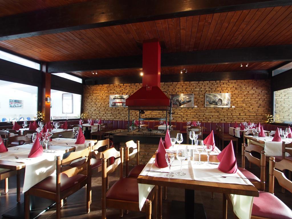 Hotel Restaurant Margaretenhof Überherrn Exteriör bild