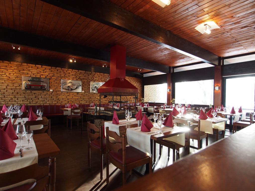 Hotel Restaurant Margaretenhof Überherrn Exteriör bild
