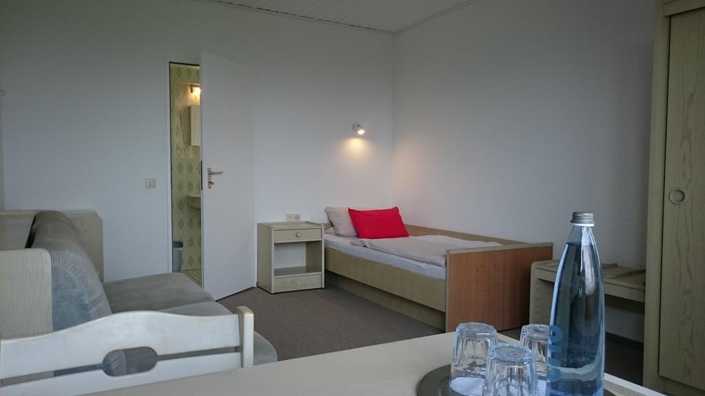 Hotel Restaurant Margaretenhof Überherrn Exteriör bild